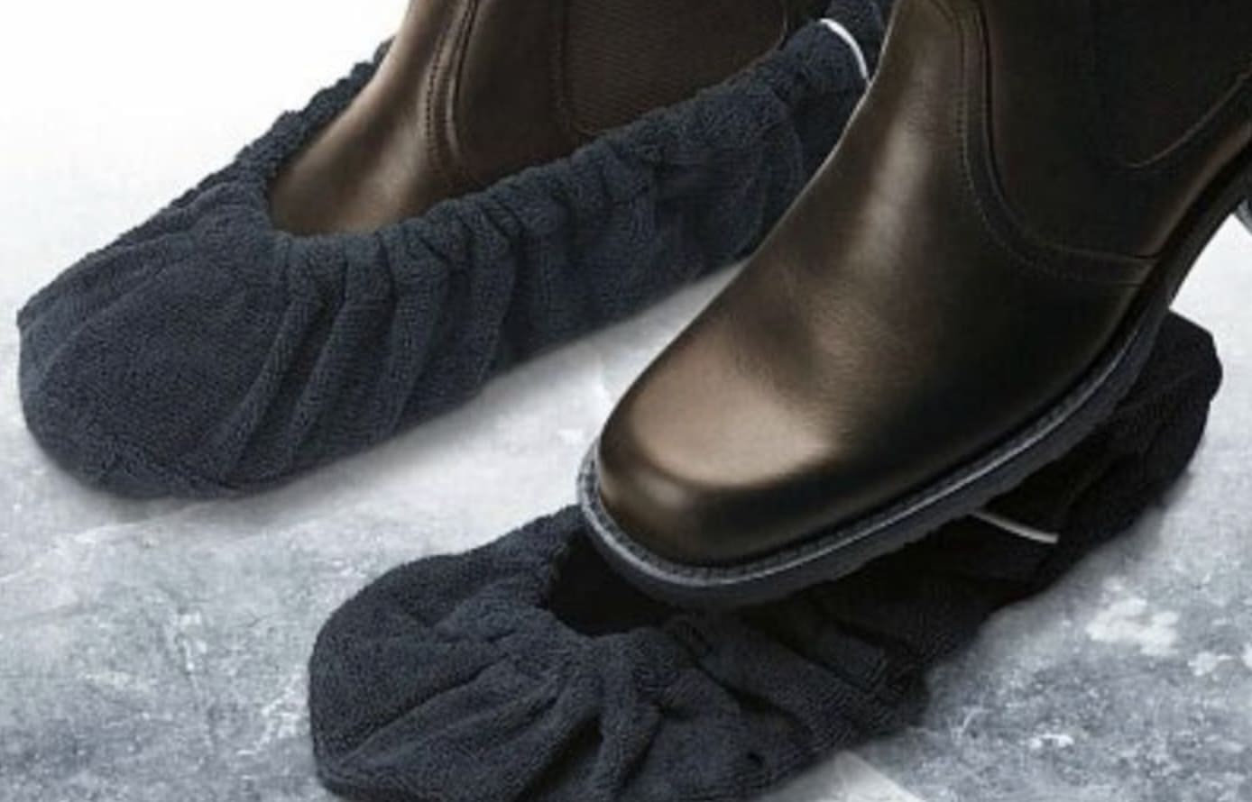 Лучшая зимняя подошва. Скользкие зимние ботинки. Нескользящая обувь для зимы. Сапожки на нескользящей подошве. Подошва для зимней обуви.